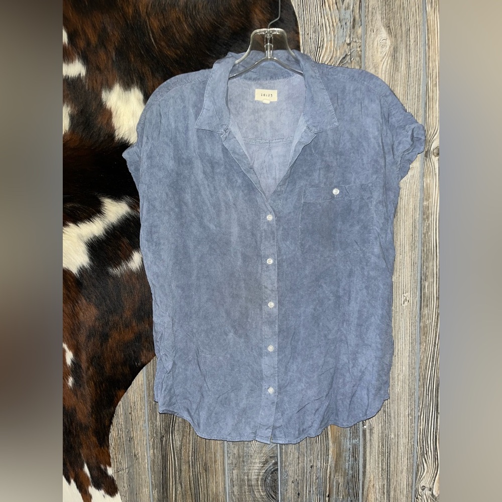 Id:23 size large Women's Blue Button-Up Top